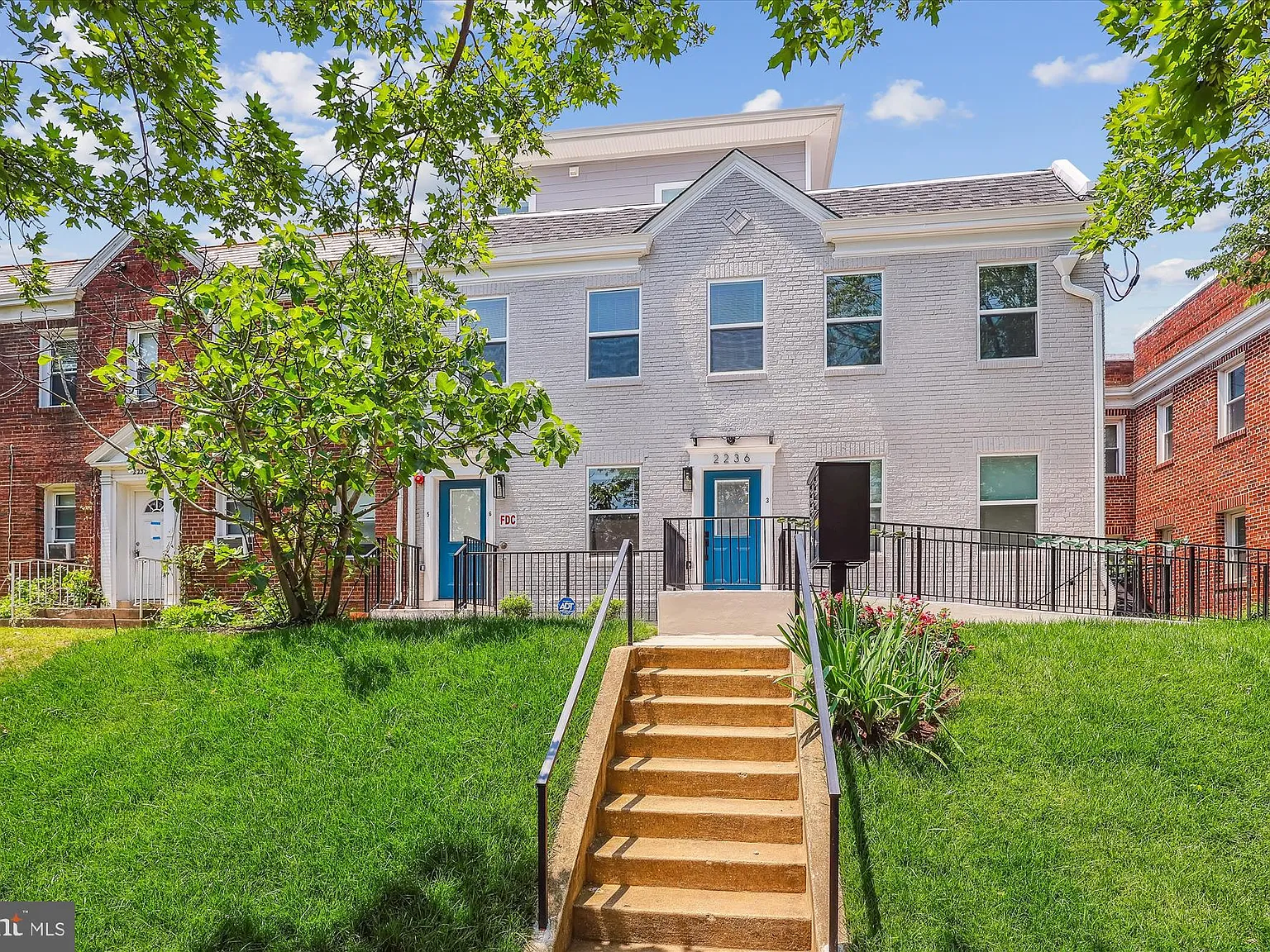 2 bed, 770 sqft, $3,200 — Photo 3