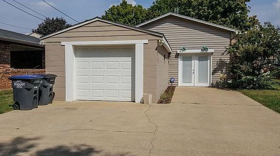 2nd image of 1609 Redwood Dr
