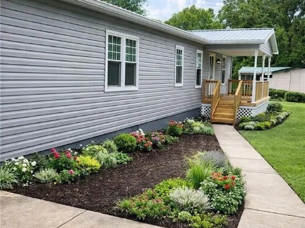 343 Liberty Rd, New Canton, VA 23123