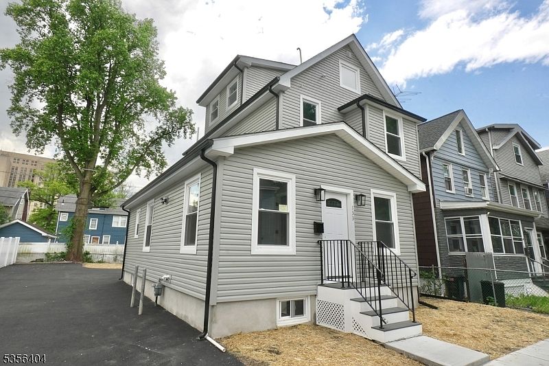 1st image of 133 Lindsley Pl