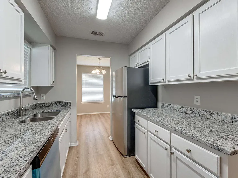 2538 Windy Pine Ln — Photo 6