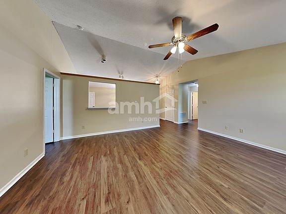 5th image of 113 E Carolina St