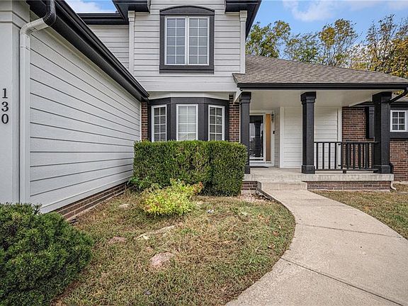3rd image of 130 SE Somerset Ct