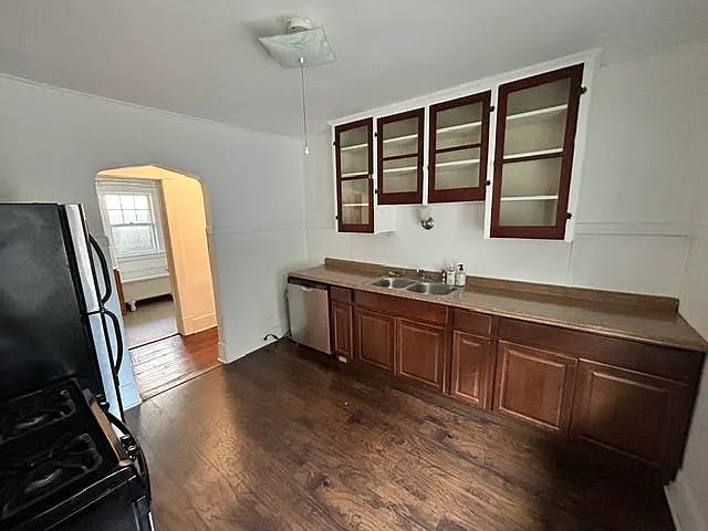 105 Florence Ave — Photo 11