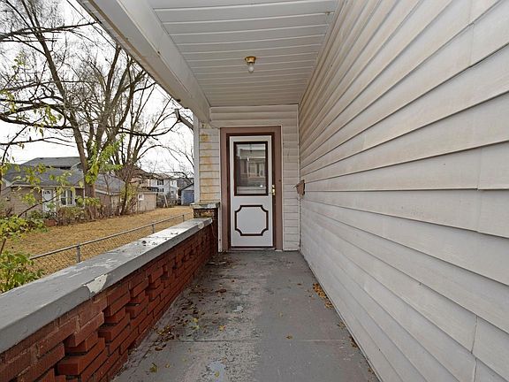 3rd image of 431 Belle Ave