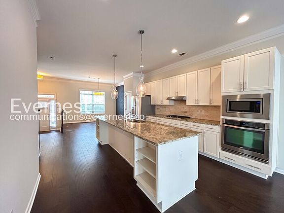 5th image of 745 Fountainhead Ln #11