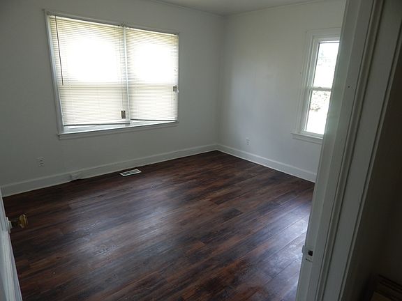 4th image of 937 King St