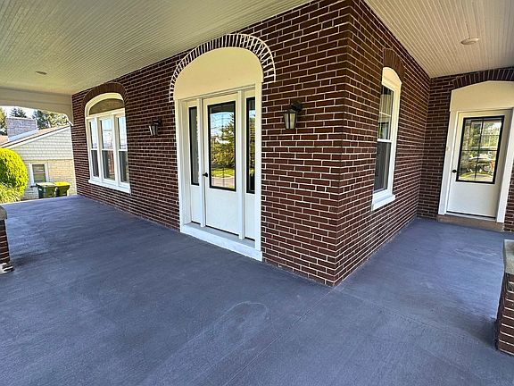 4th image of 901 N State St