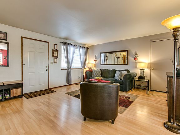 3rd image of 6102 Shelby Ct
