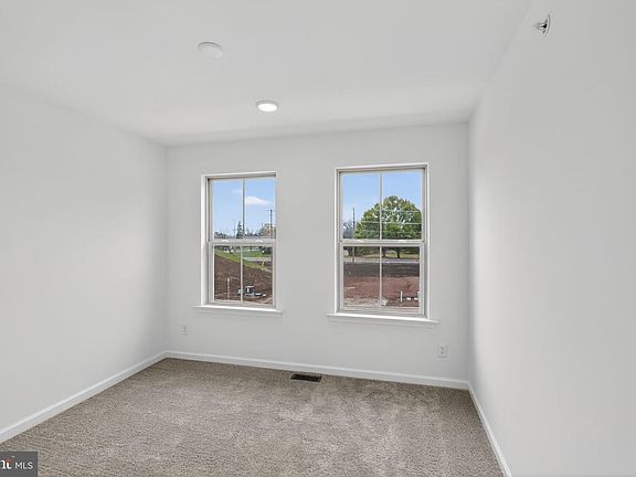 4th image of 107 Beacon Ct #10104