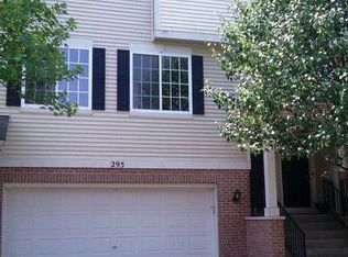 295 Evergreen Cir, Gilberts, IL 60136