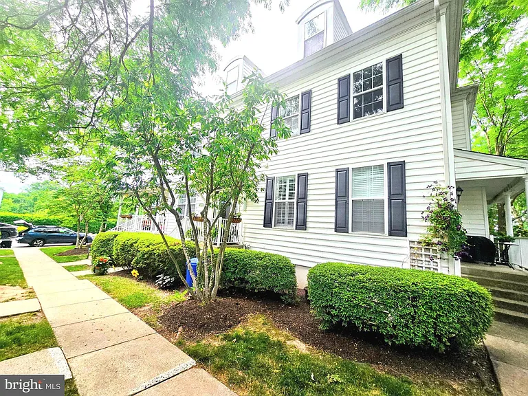 110 Lantern Dr — Photo 3