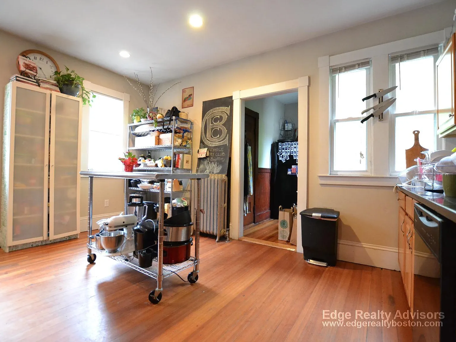 4 bed, 2.0 bath, $4,200 — Photo 2