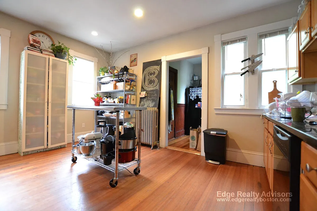 Building Photo - 44 Mapleton St #1