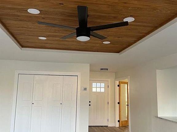 3rd image of 100 Country Club Dr