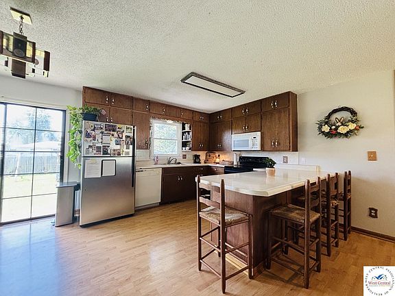 5th image of 262 Jenny Ln