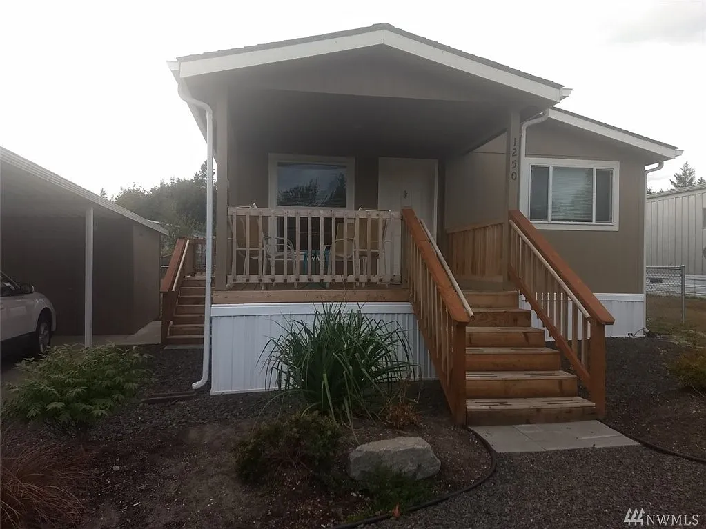1250 SE Carl Pickel Dr photo 1
