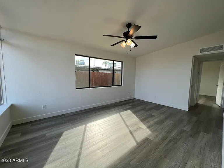 453 W University Dr — Photo 4