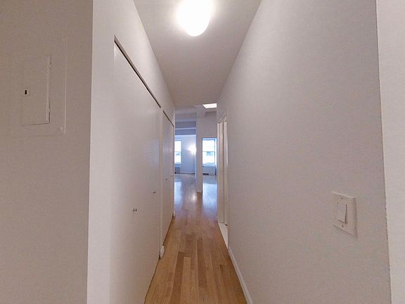 5th image of 99 John St APT 1019