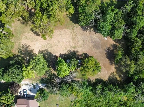 604 E Walnut Ave, Blue Mound, KS 66010