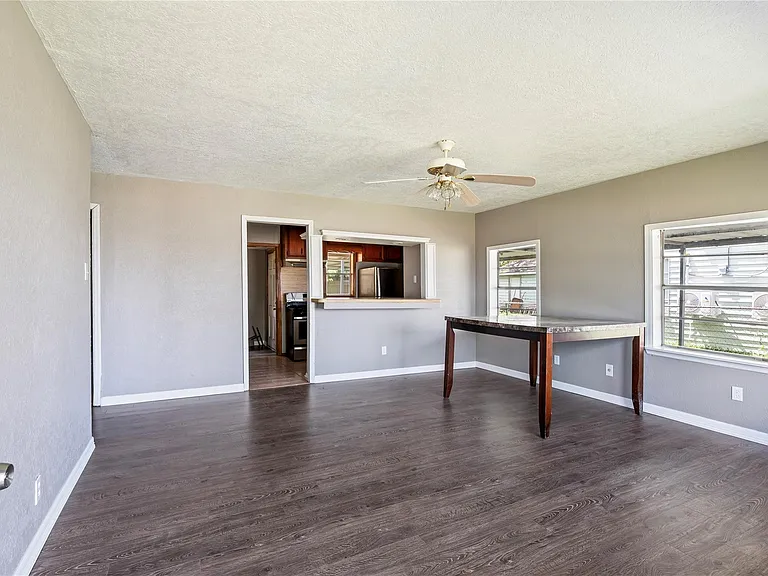 718 E Belmont St — Photo 16