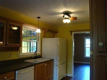 4th image of 370 Weather Woods Dr