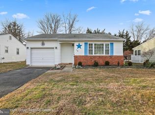 6 Bolingbroke Dr, Toms River, NJ 08757
