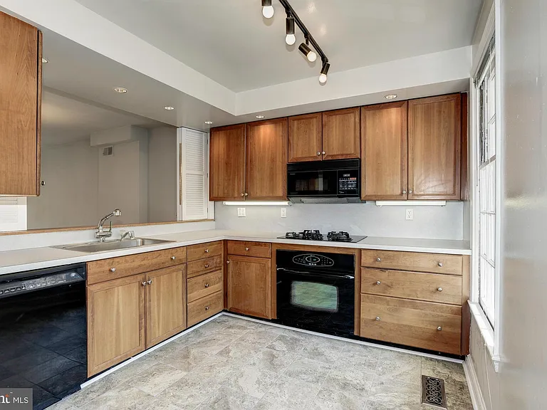 2531 Queen Annes Ln NW — Photo 11