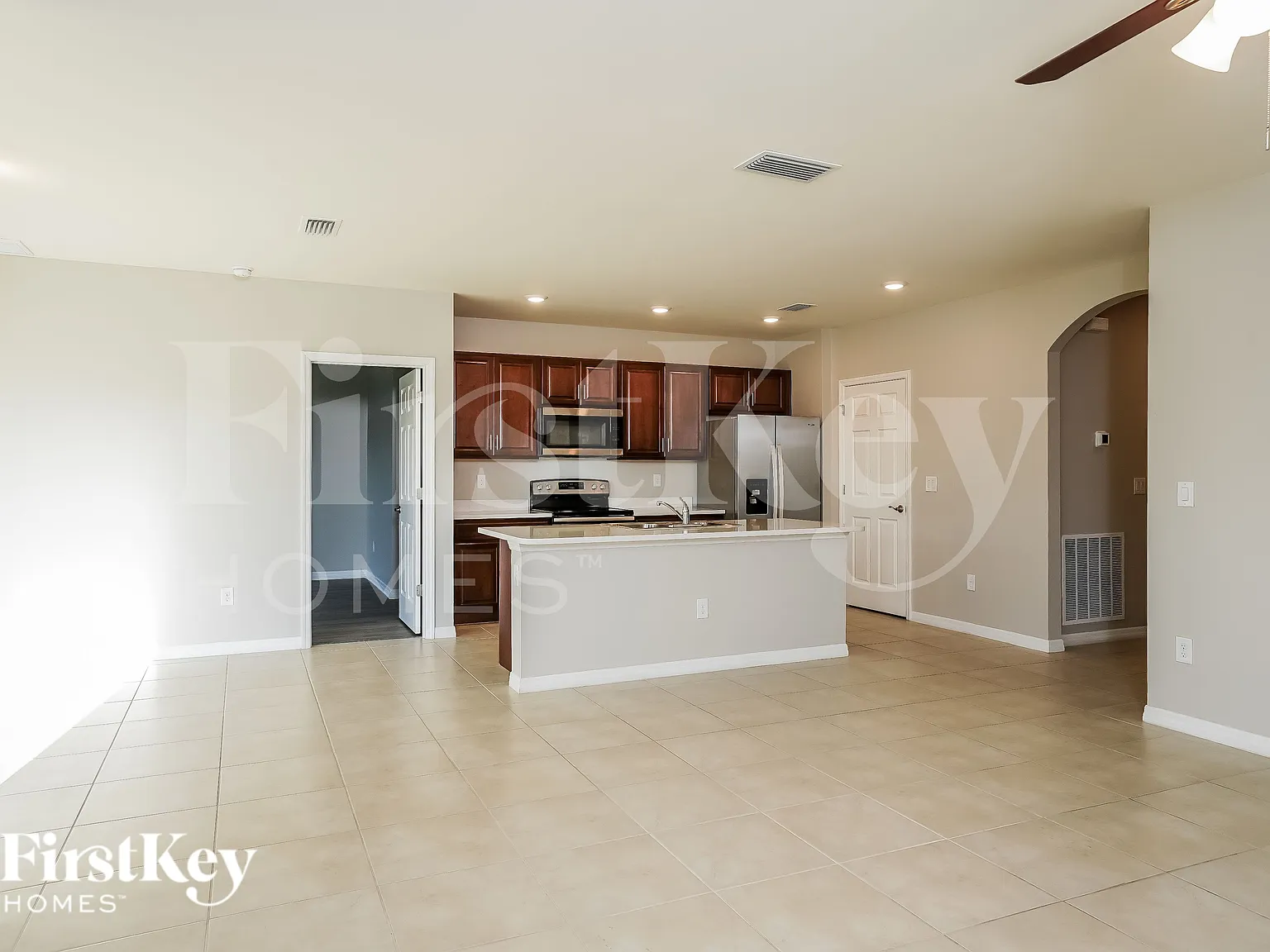 3 bed, 2.0 bath, 1672 sqft, $2,440 — Photo 2