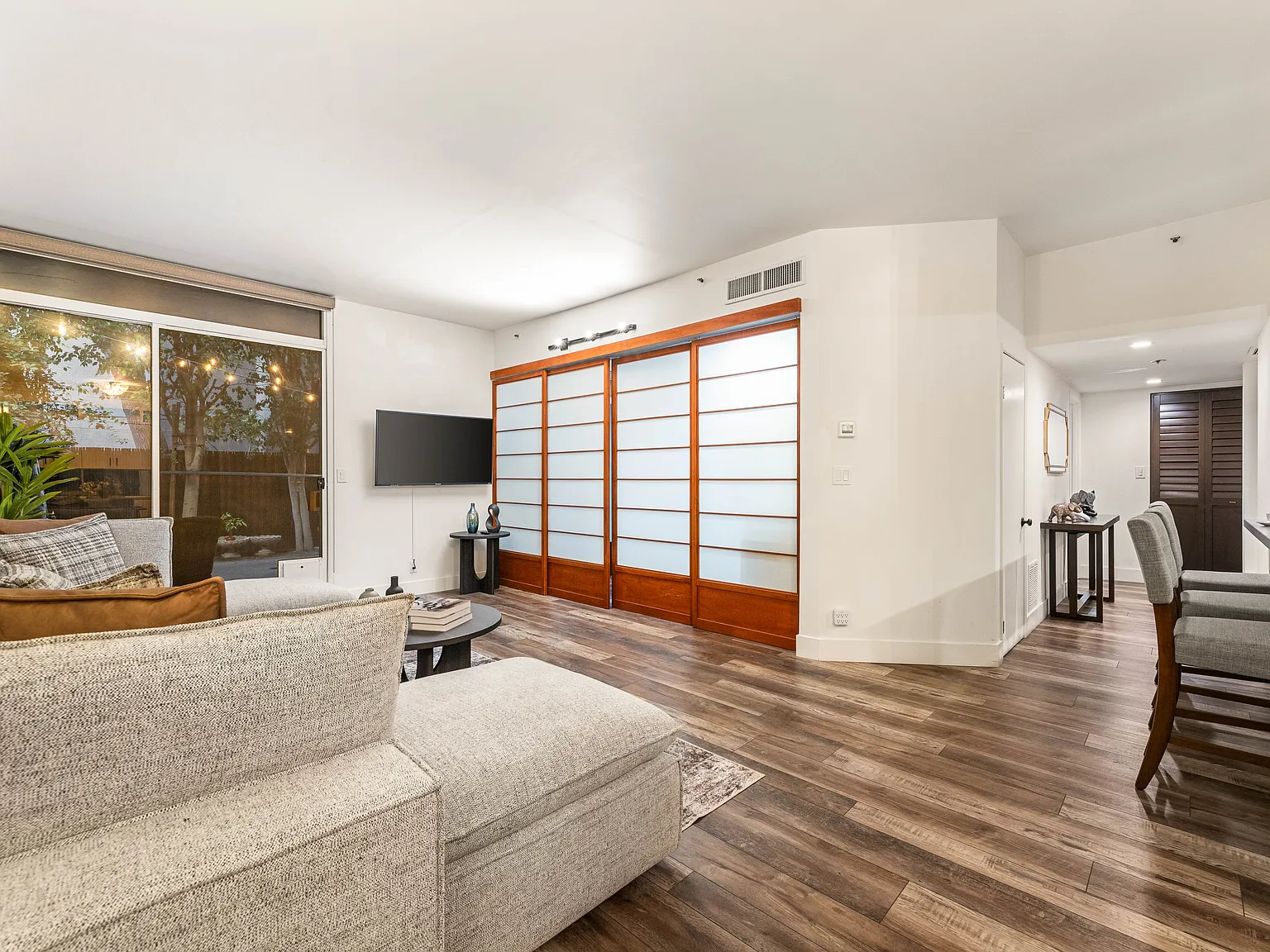 2 bed, 1193 sqft, $5,300 — Photo 4