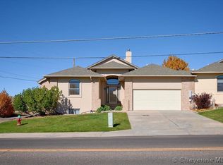 902 Prairie Ave, Cheyenne, WY 82009