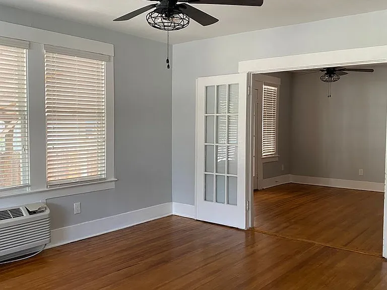 318 E PARK — Photo 2
