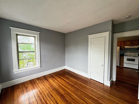 4th image of 226-230 Sargeant St #2L