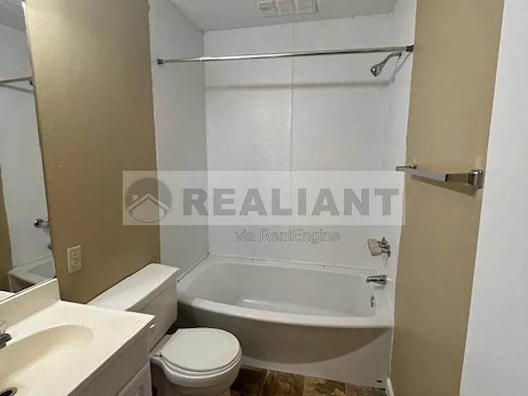 1646 Foxhaven Dr #1 — Photo 8