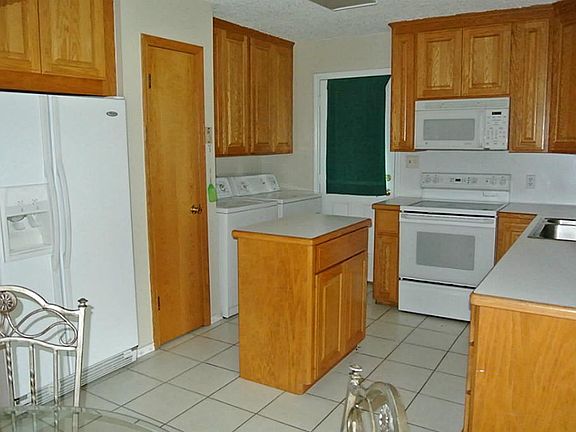 other side of kitchen