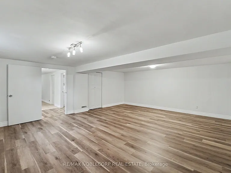 3519 Laddie Cres — Photo 5