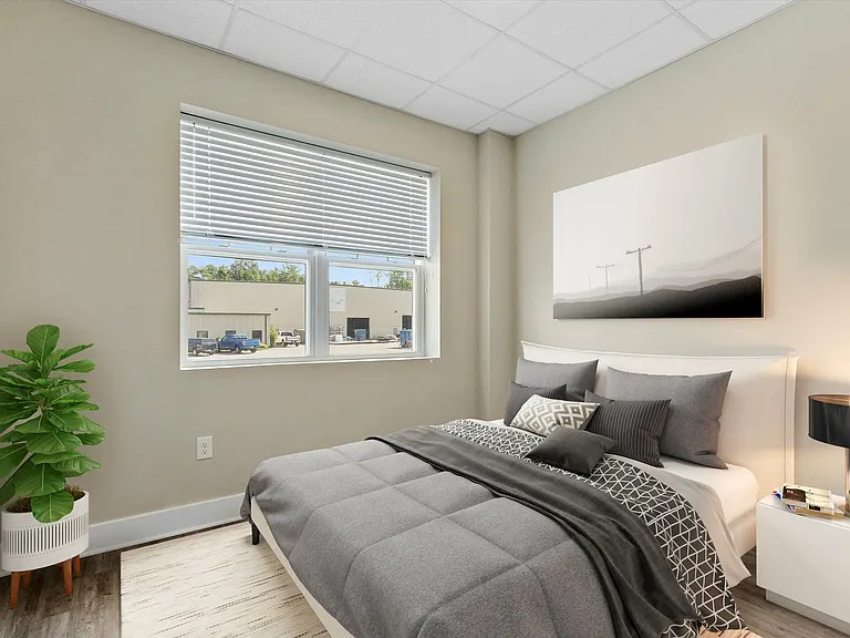 421 W King St — Photo 13