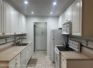 5 Pine Cluster Cir Unit J, Manalapan, NJ 07726