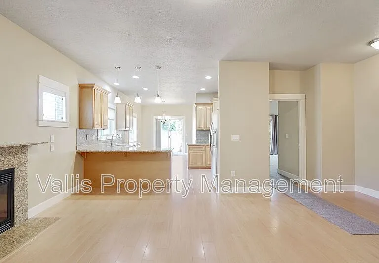 5164 Andresen St SE — Photo 10