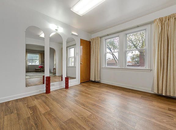 5th image of 3801 N Oleander Ave
