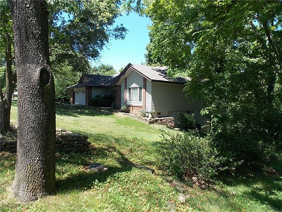 2nd image of 10 Dunedin Dr