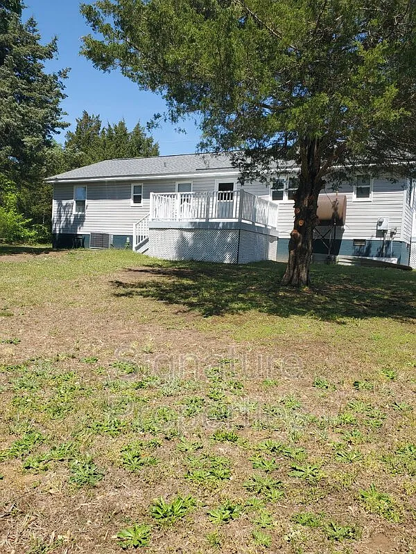 3 bed, 1.5 bath, 1658 sqft, $1,645 — Photo 3