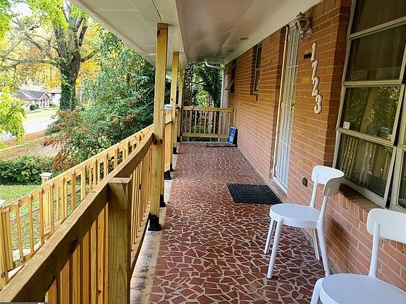 4th image of 1723 Fort Valley Dr SW