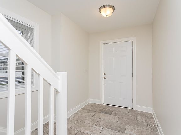 4th image of 376 Tanzanite Dr