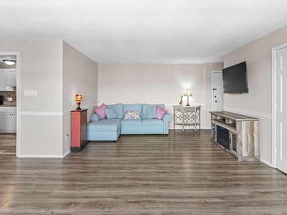 5th image of 12707 Gordon Blvd APT 52