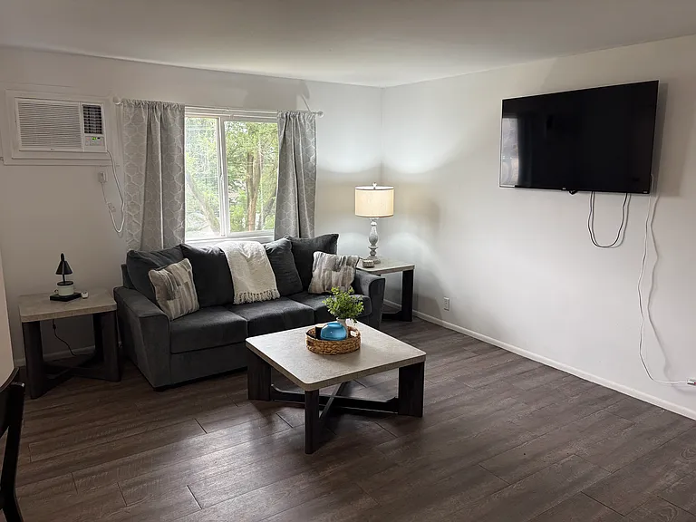 4501 Lafayette Ave #10 — Photo 3