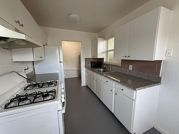 2nd image of 502 18th St #502