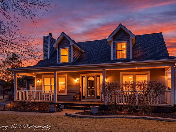 2nd image of 411 Meadow Ln