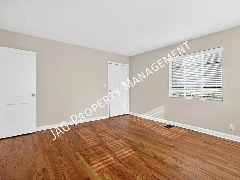 2761 Saint Johns Ave #3 — Photo 6