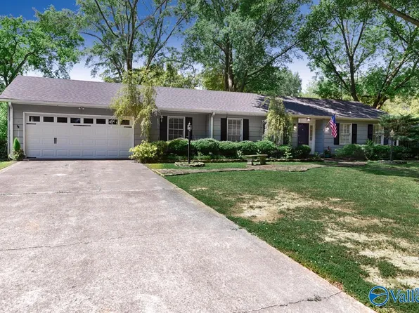 2215 College St SE, Decatur, AL 35601